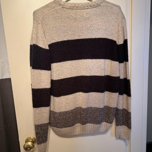 Men’s Knit Sweater - Picture 2 of 3